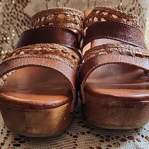 Bed/Stu Crystal Wood Platform Tan Rustic Bone Size 10 Heels